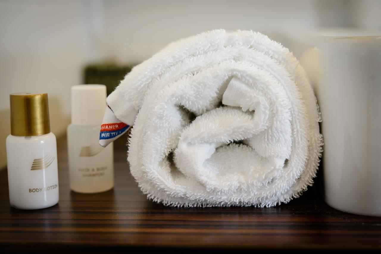 Dorfmeister Business Hotel B&B Weikersdorf am Steinfelde Quarto foto