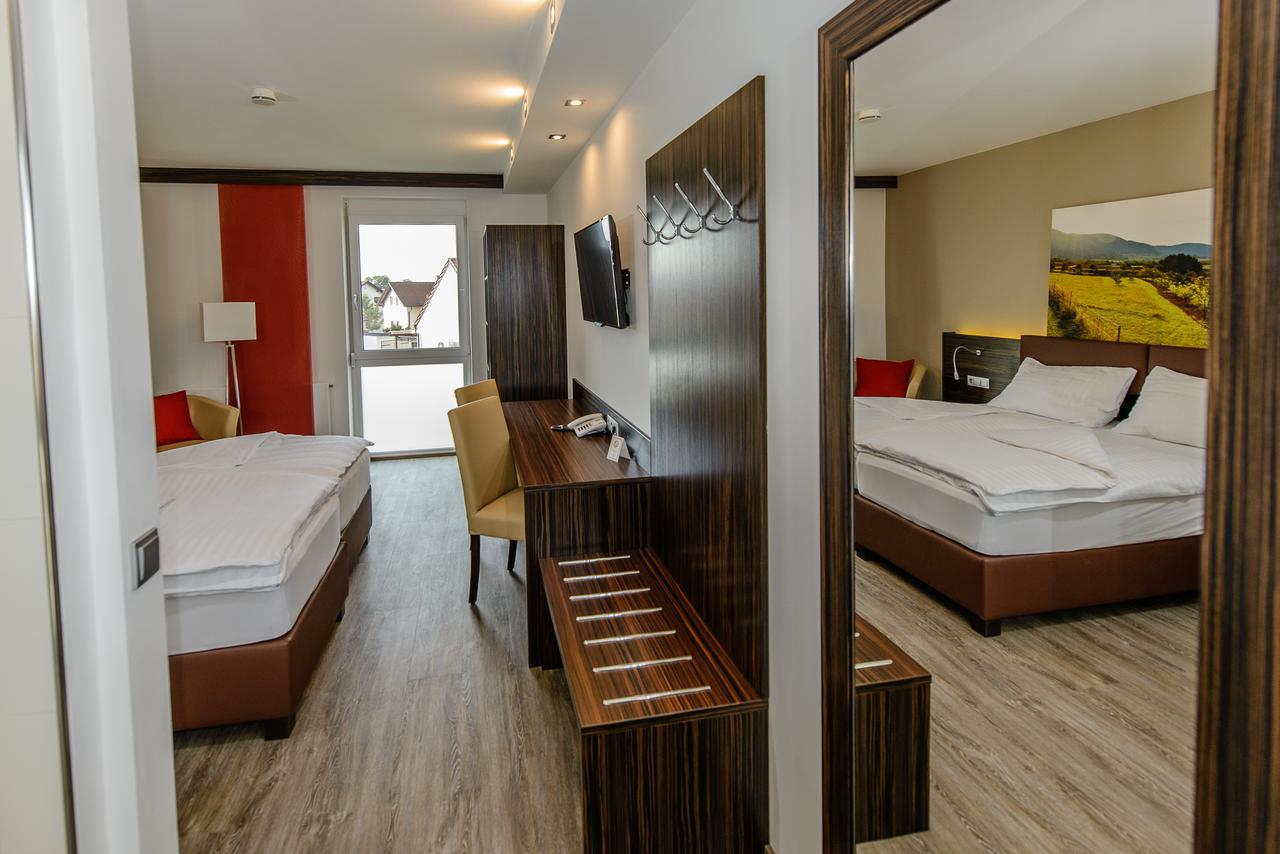 Dorfmeister Business Hotel B&B Weikersdorf am Steinfelde Quarto foto